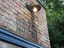 業界の外からやってきた独立系の本屋「BREWBOOKS」がつくる 本との新しい関わり方