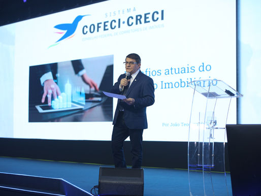 O presidente do Cofeci, João Teodoro da Silva, discursa na abertura do V Convensi
