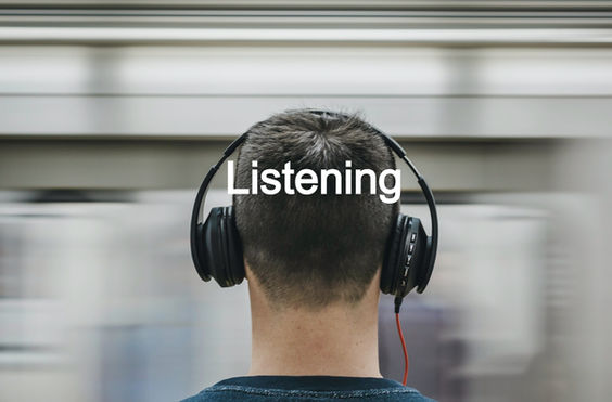 ヘッドフォン付き通勤者