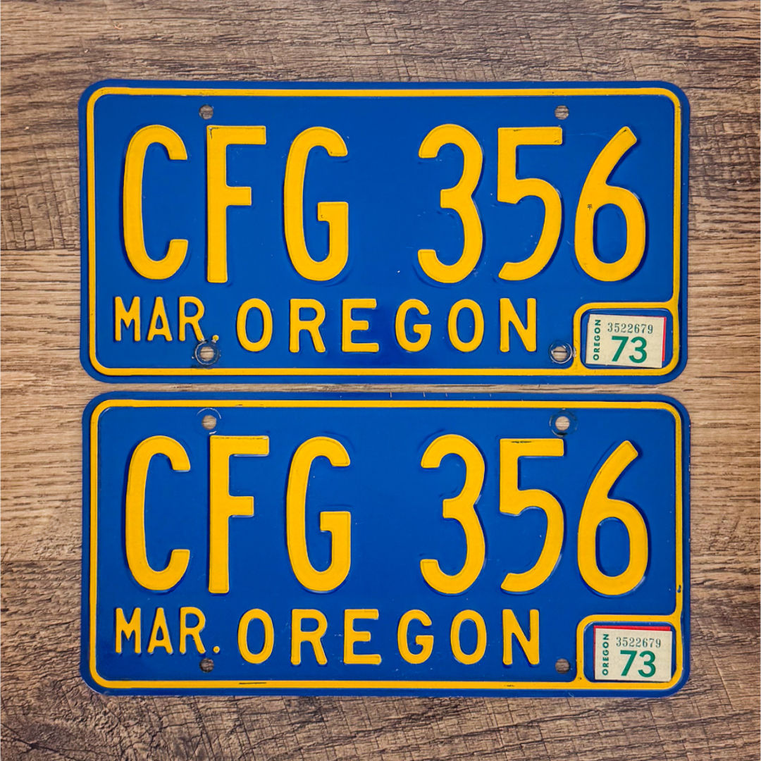 An original pair of Oregon 1965-73 license plates.