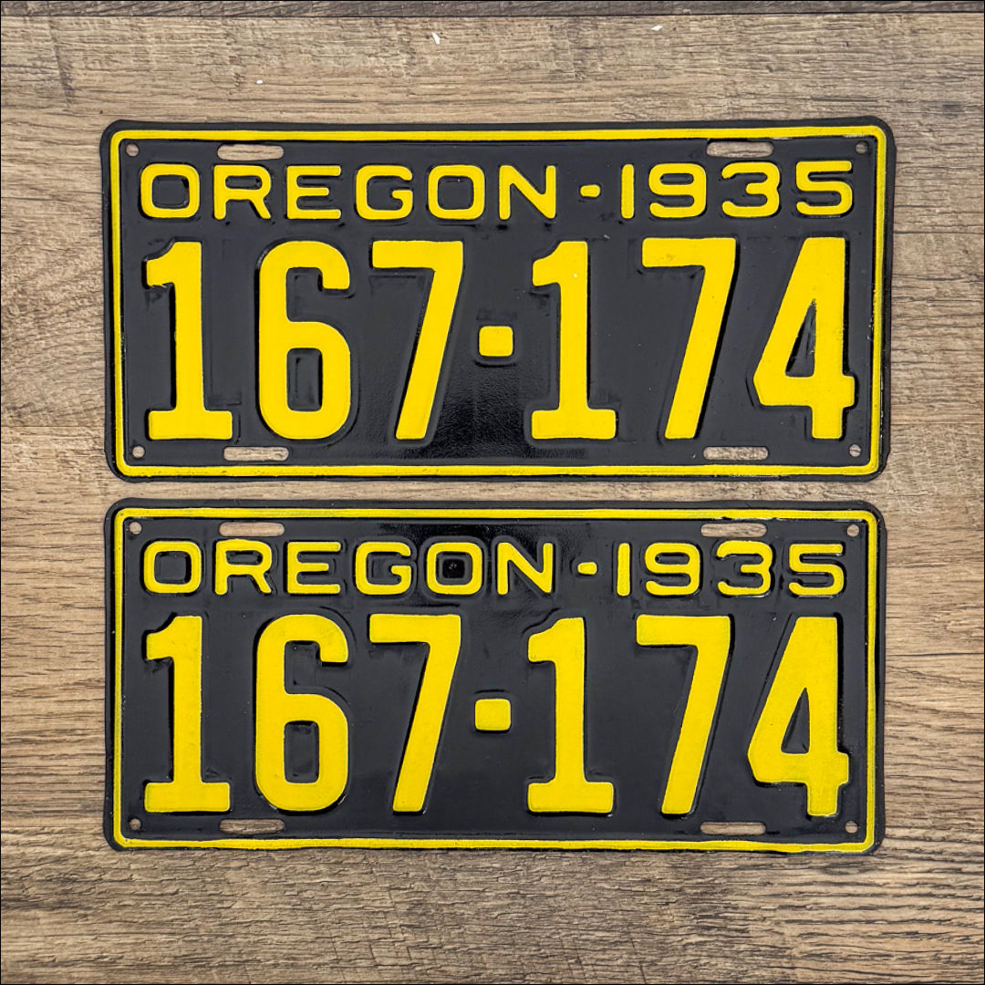 A restored pair of Oregon 1935 license plates.
