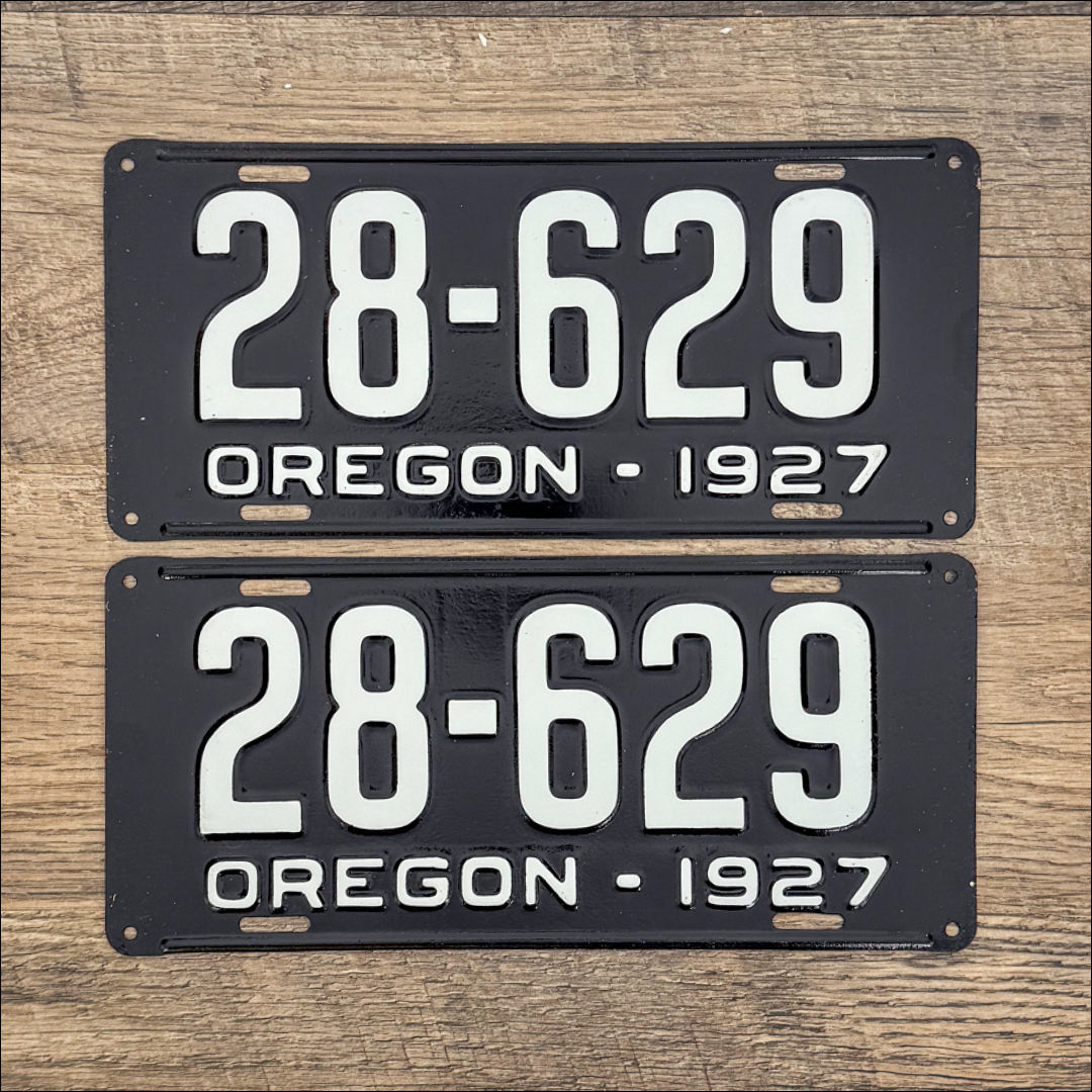 A restored pair of Oregon 1927 license plates.