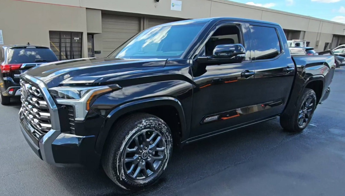 2023 Toyota Tundra Platinum's photo