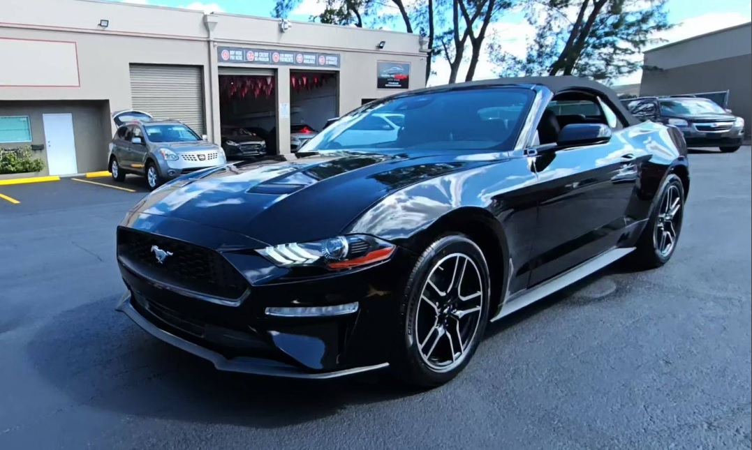 2023 Ford Mustang EcoBoost Premium's photo