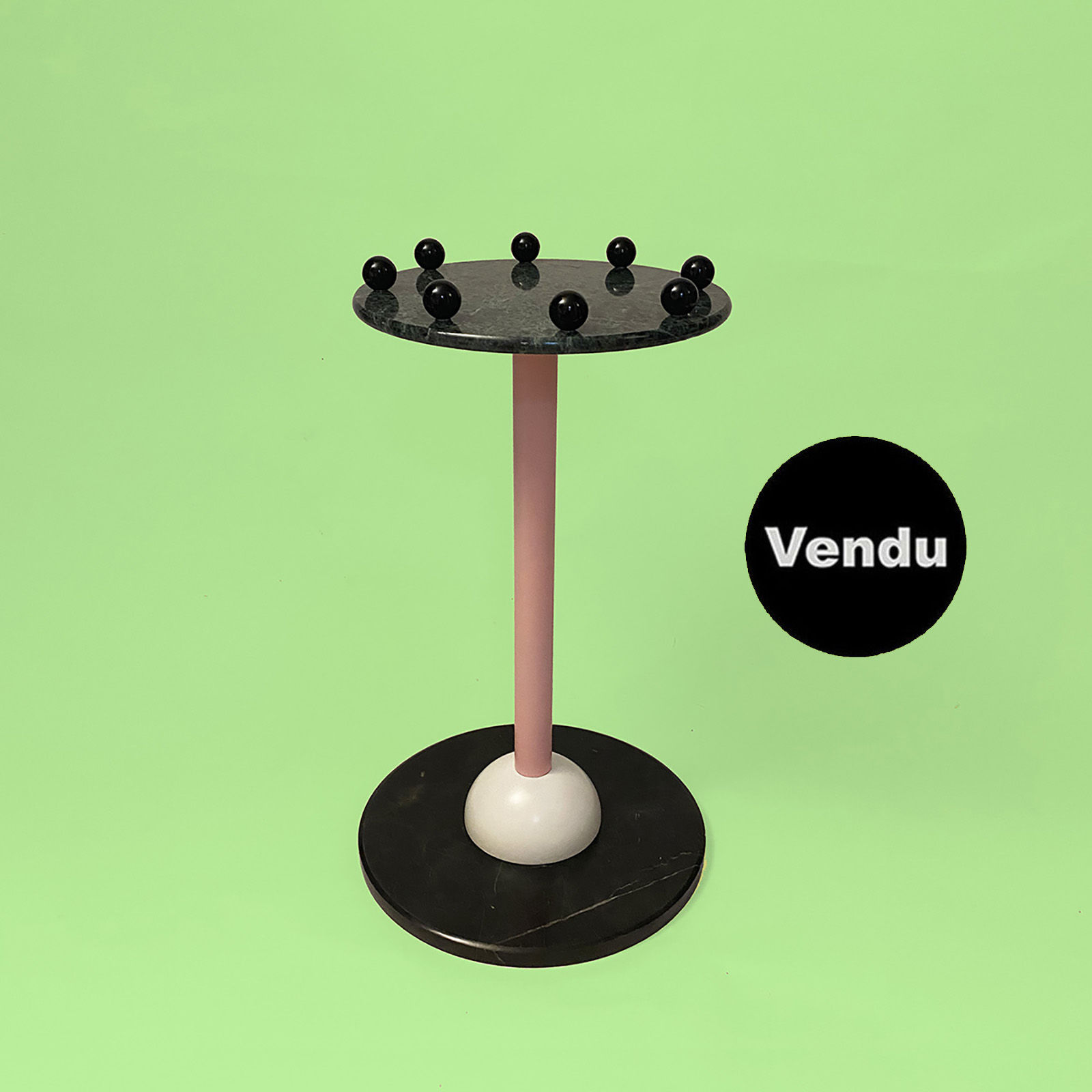 Table d'appoint par Jonathan Christian.