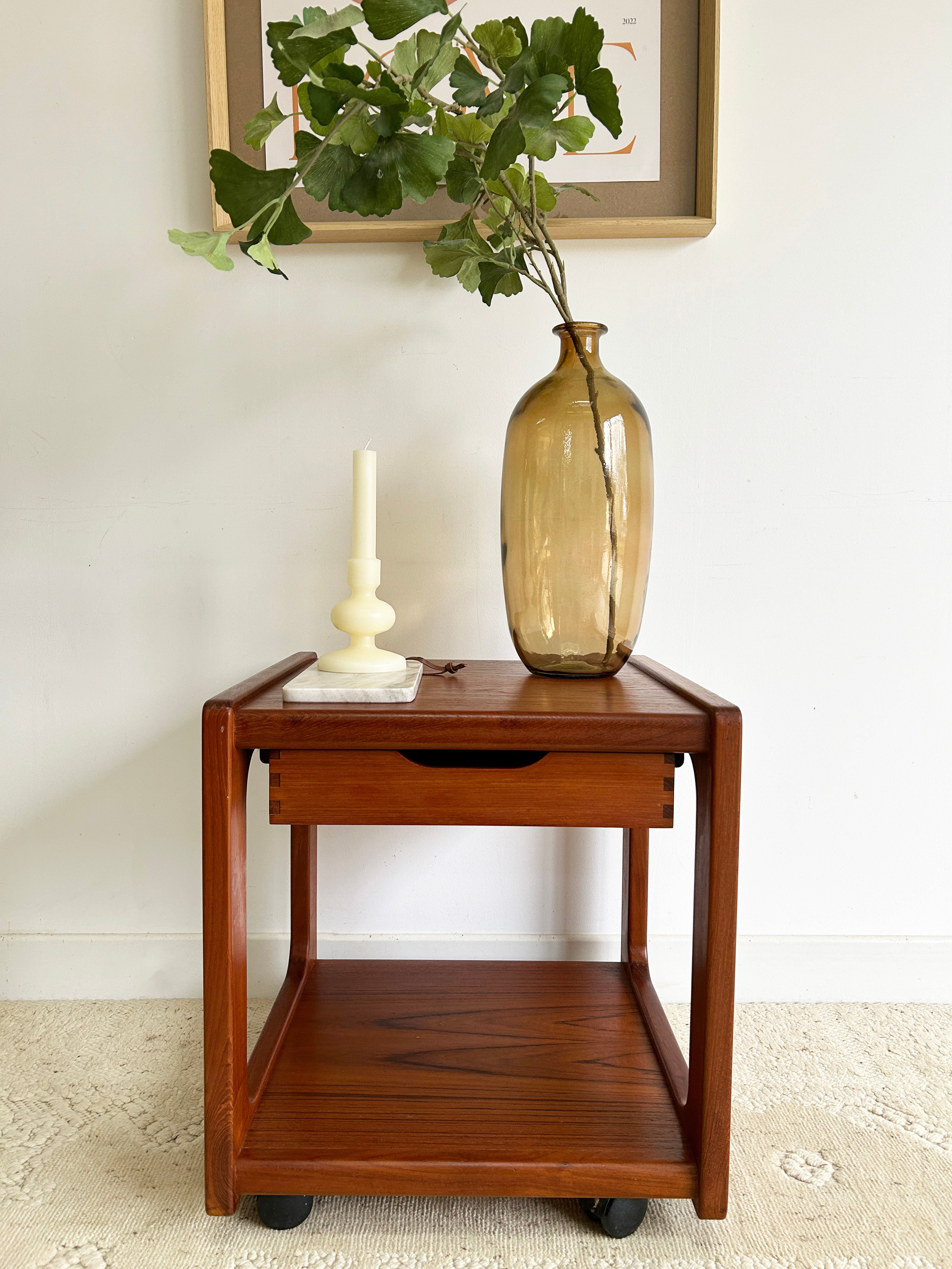 Petite desserte danoise en teck 60's