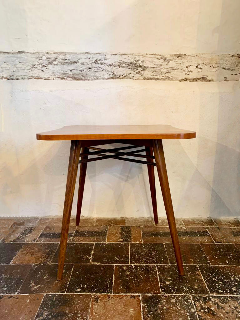 Table d'appoint scandinave