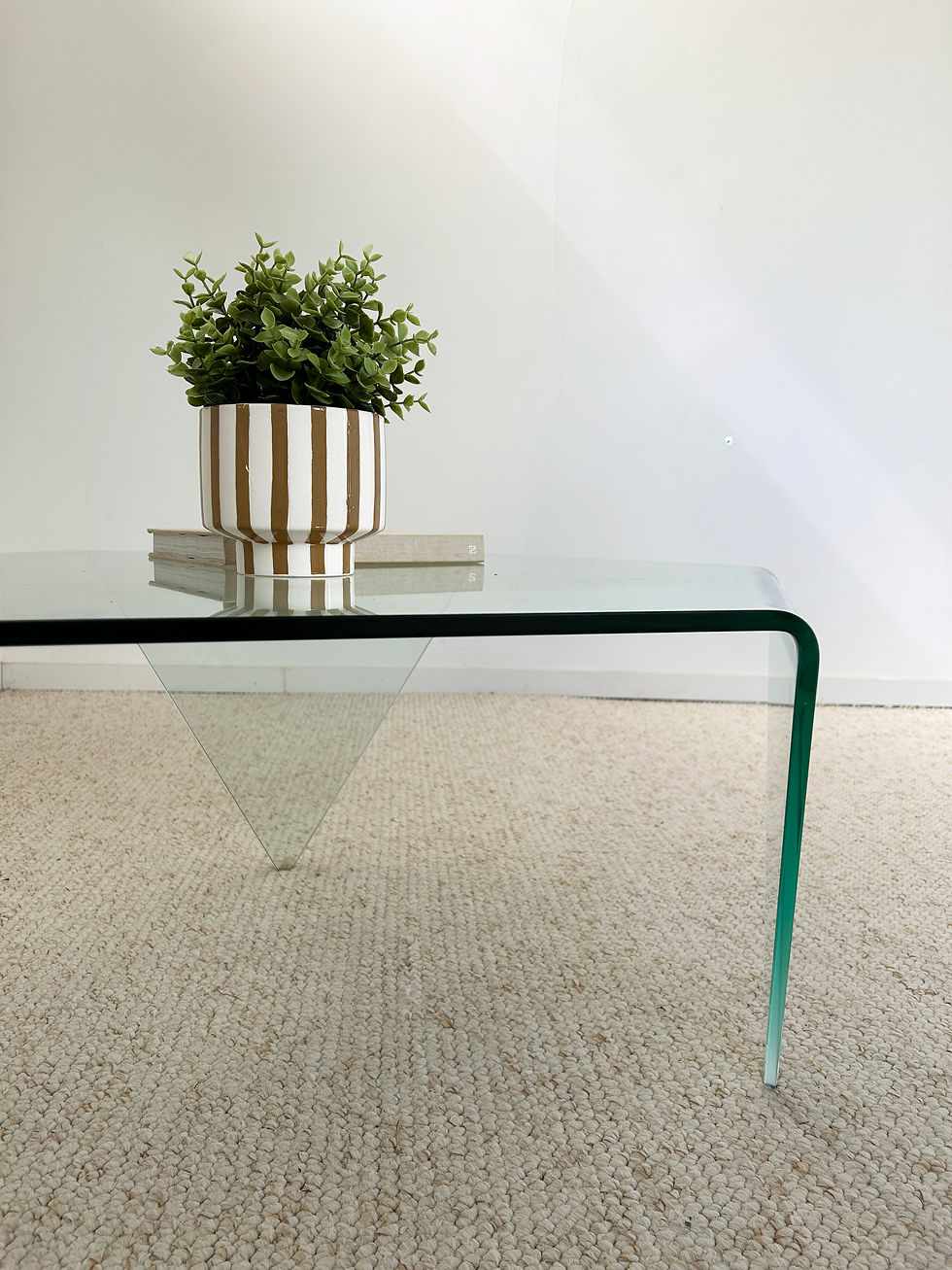 Miniature : Table basse vintage en verre "Diamant"