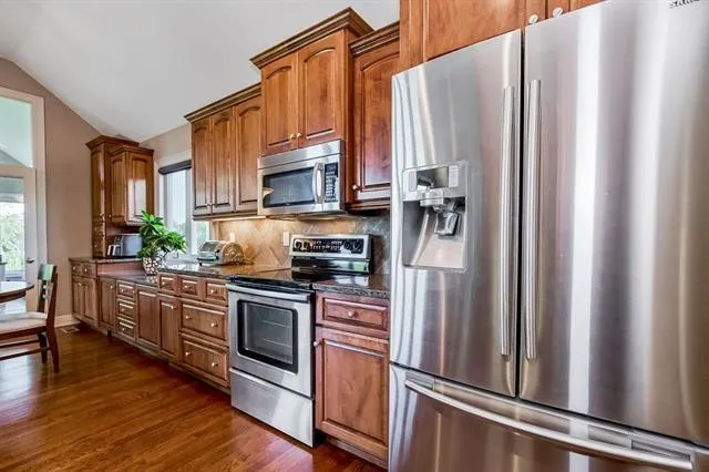 Before Photo of Dated Kitchen in Olathe Kansas 