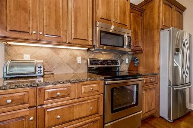Before Photo of Dated Kitchen in Olathe Kansas 