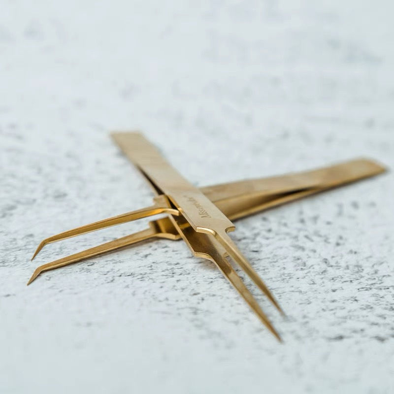 Thumbnail: Miss eye d'or YELLOW GOLD JEWELRY TWEEZERS L-shaped 1日本Miss eye dor黄金美睫镊