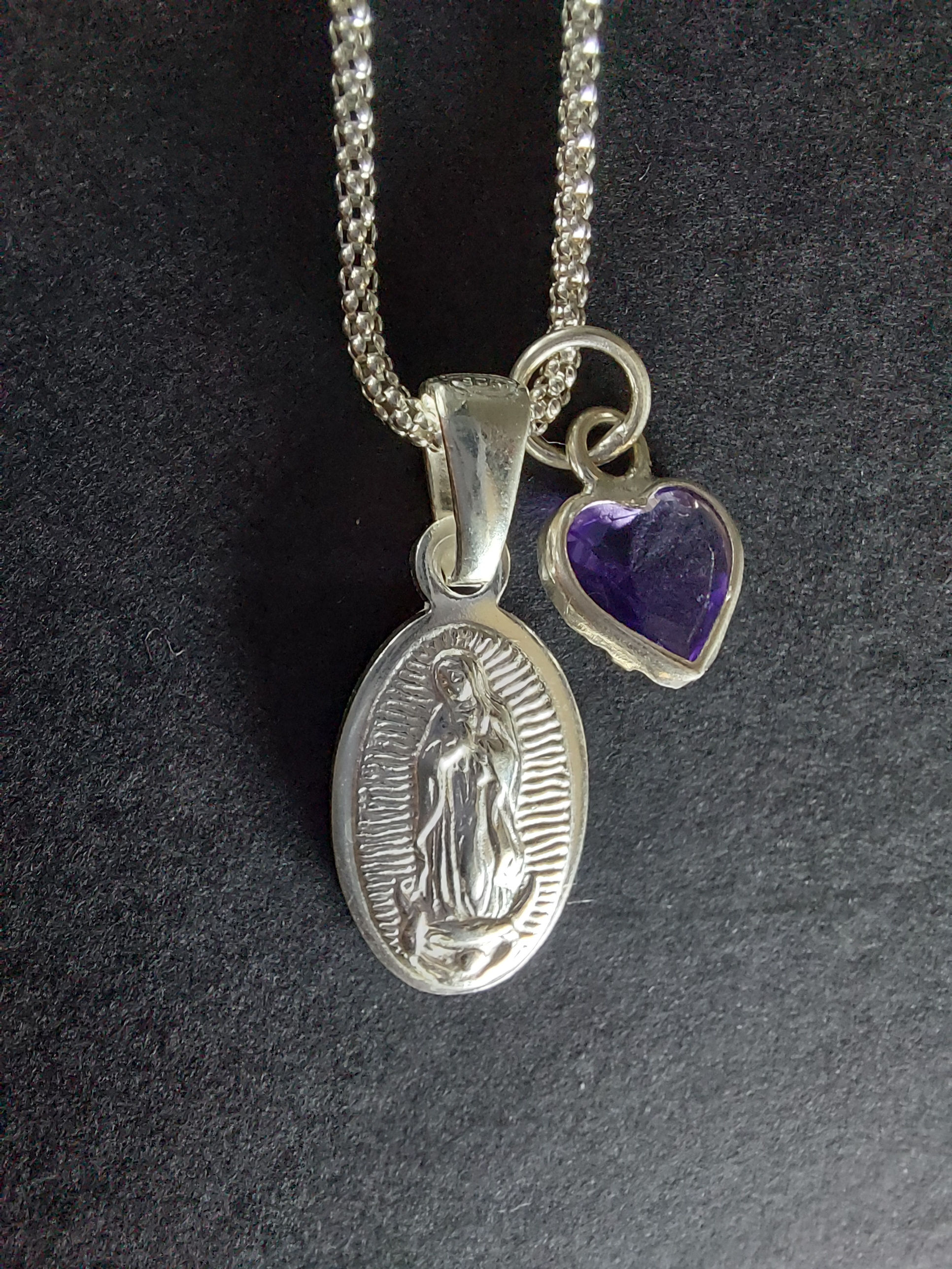 Medalla Virgen de Guadalupe y Corazón con Cadena 55 cm. / Plata Ley 925