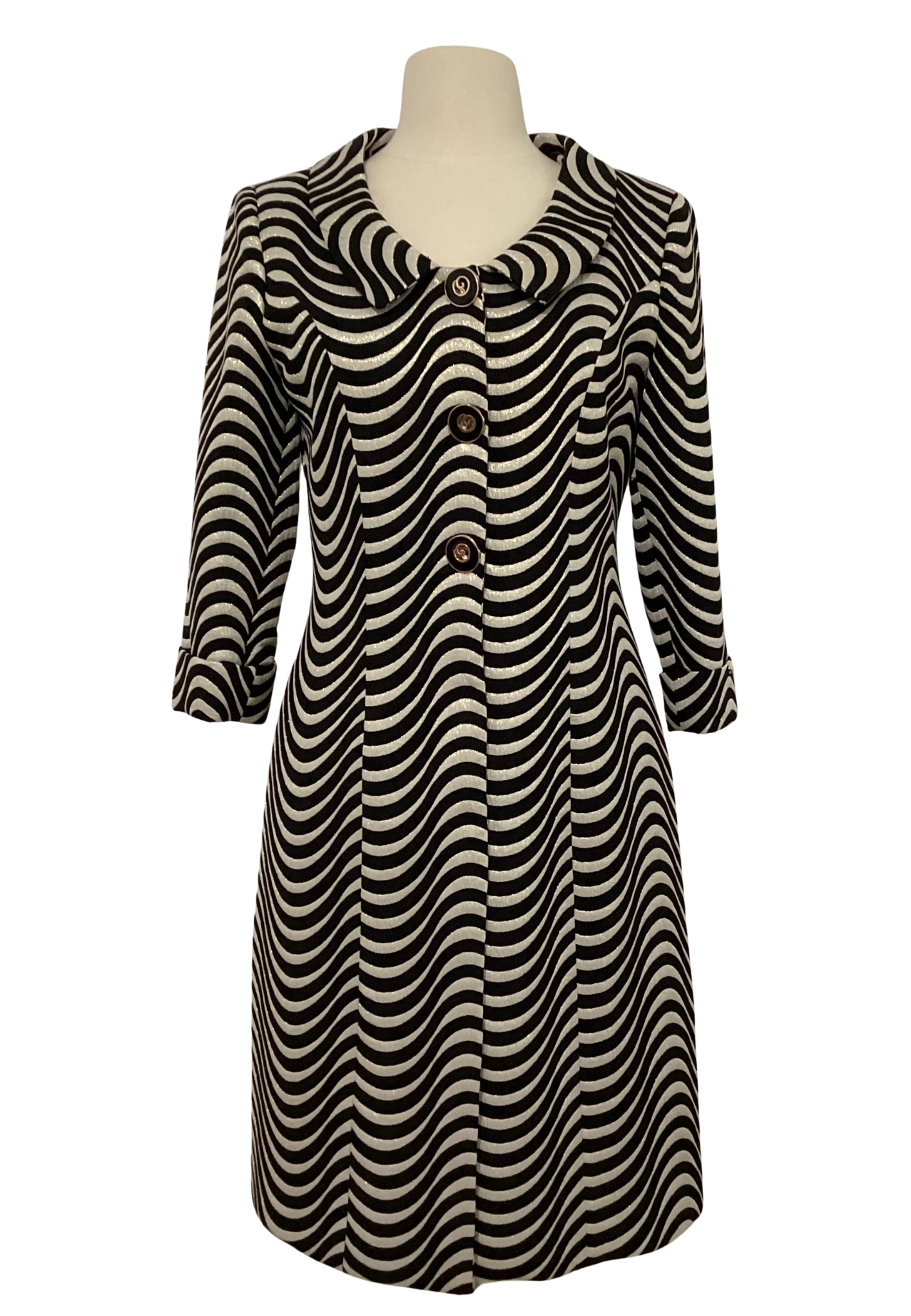 Black and white wavy pattern dress with buttons on a white background.