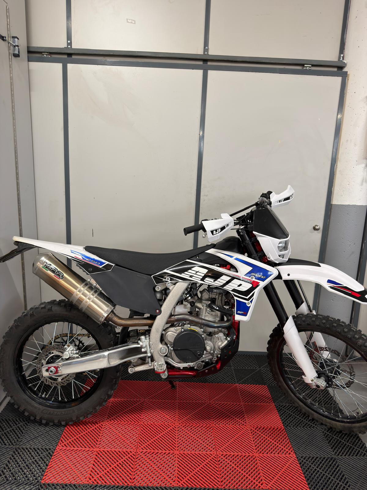 AJP SPR 250 ENDURO