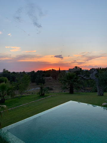 vue-de-nuit-depuis-la-piscine