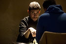 blitz-society-blitz1-regard-intense-coup-joue