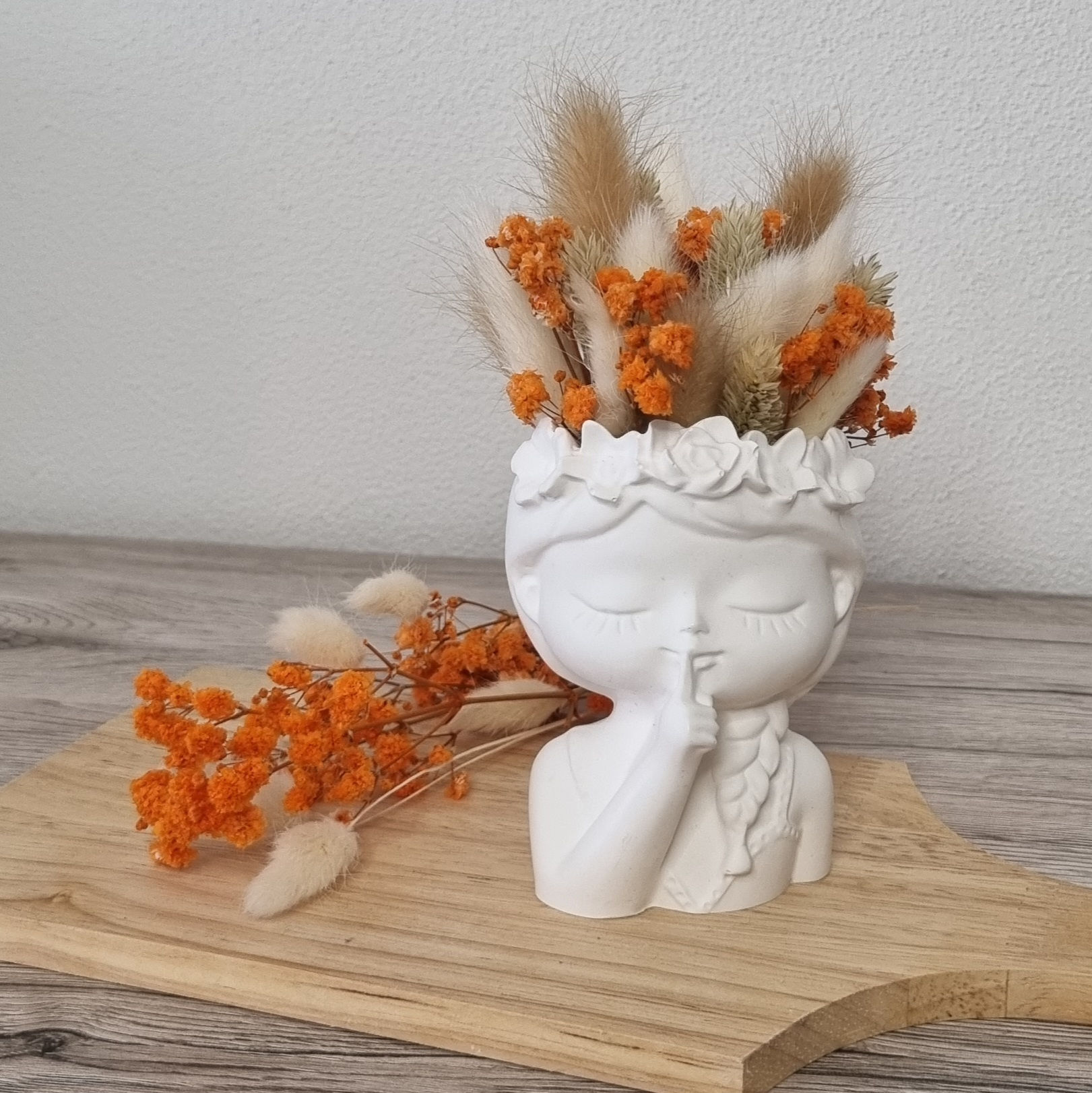 Blumenmädchen Vase mit Trockenblumen – Dekofigur & Geschenkidee