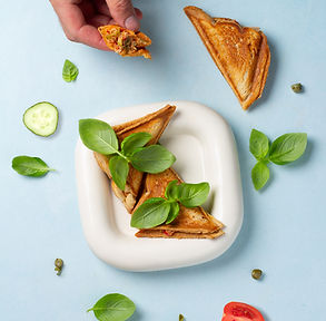 Karšti konservuoto tuno ir marinuotų daržovių sumuštiniai (Receptas)