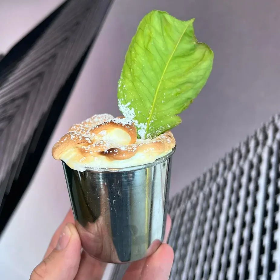 karštas uogų ir ledų desertas_receptas