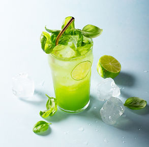 MĖTINIŲ LEDINUKŲ IR BAZILIKŲ LIMONADAS (Receptas)