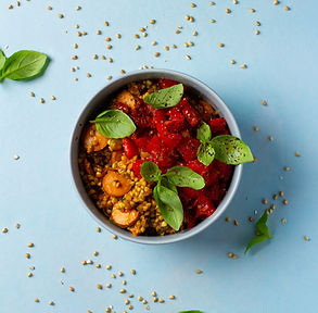Grikių pusryčių  „bowl“ su dešrelėmis arba veganiškais kepsneliais (Receptas)