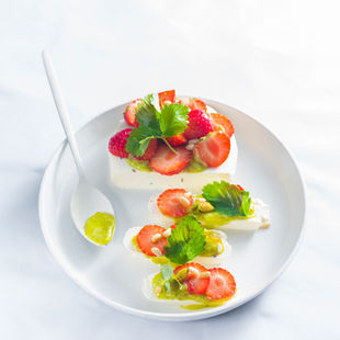 Varškės sūris su apelsinų ir avokadų padažu