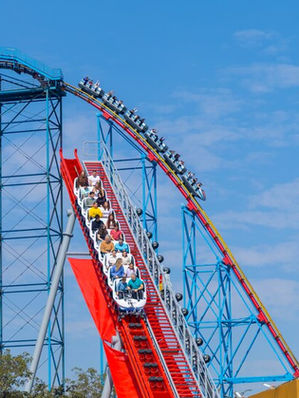 Speedway Stunt Coaster, la 10ª Roller Coaster de Six Flags México, llega este 31 de enero y será una aventura para toda la familia.