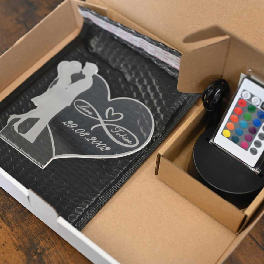 Miniaturbild: Personalisierte LED Lampe mit dem Design Liebespaar, Jahrestag von SpecialLampDesign