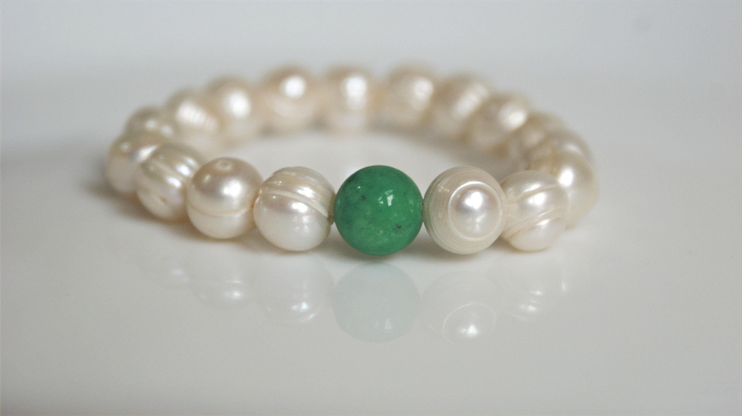 Jade Whisper Pearl Bracelet