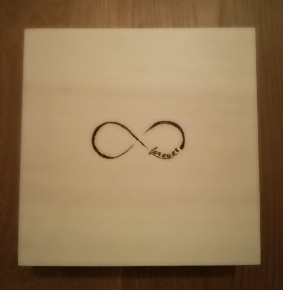 Miniaturbild: GESCHENKEBOX                          Holz mit Gravur