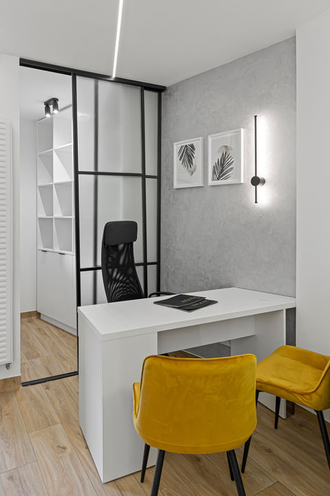 Birou minimalist cu detalii moderne în The City Clinic 01