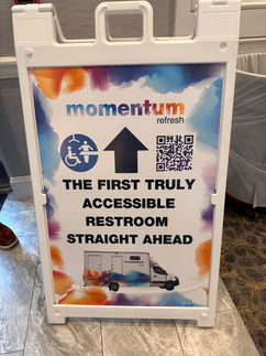 Directional sign for adult-size changing table Momentum Refresh