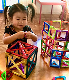 Keiki exploring balance and movement outdoors at Ka Hana Pono Preschool in Haleʻiwa, Hawaiʻi