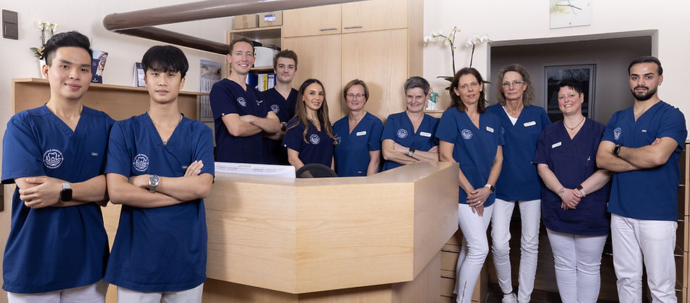 teamfoto-kuestenzahnaerzte-schabeutz_edited.jpg