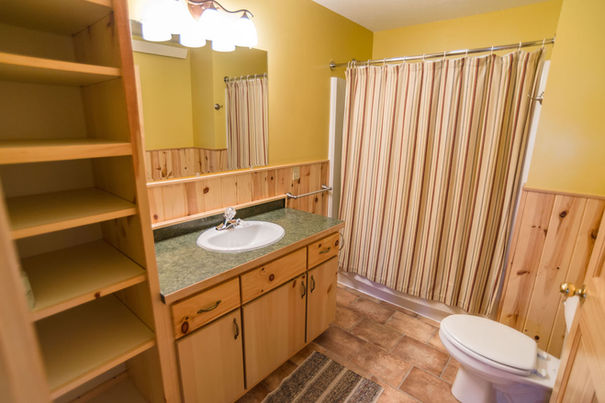 Cabin 4 Bathroom.jpeg