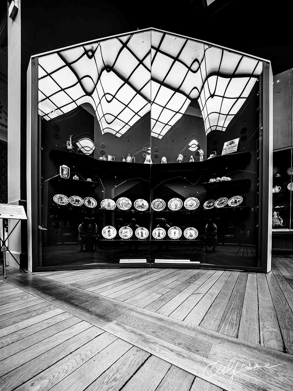 Armoire pas "Louis XV".