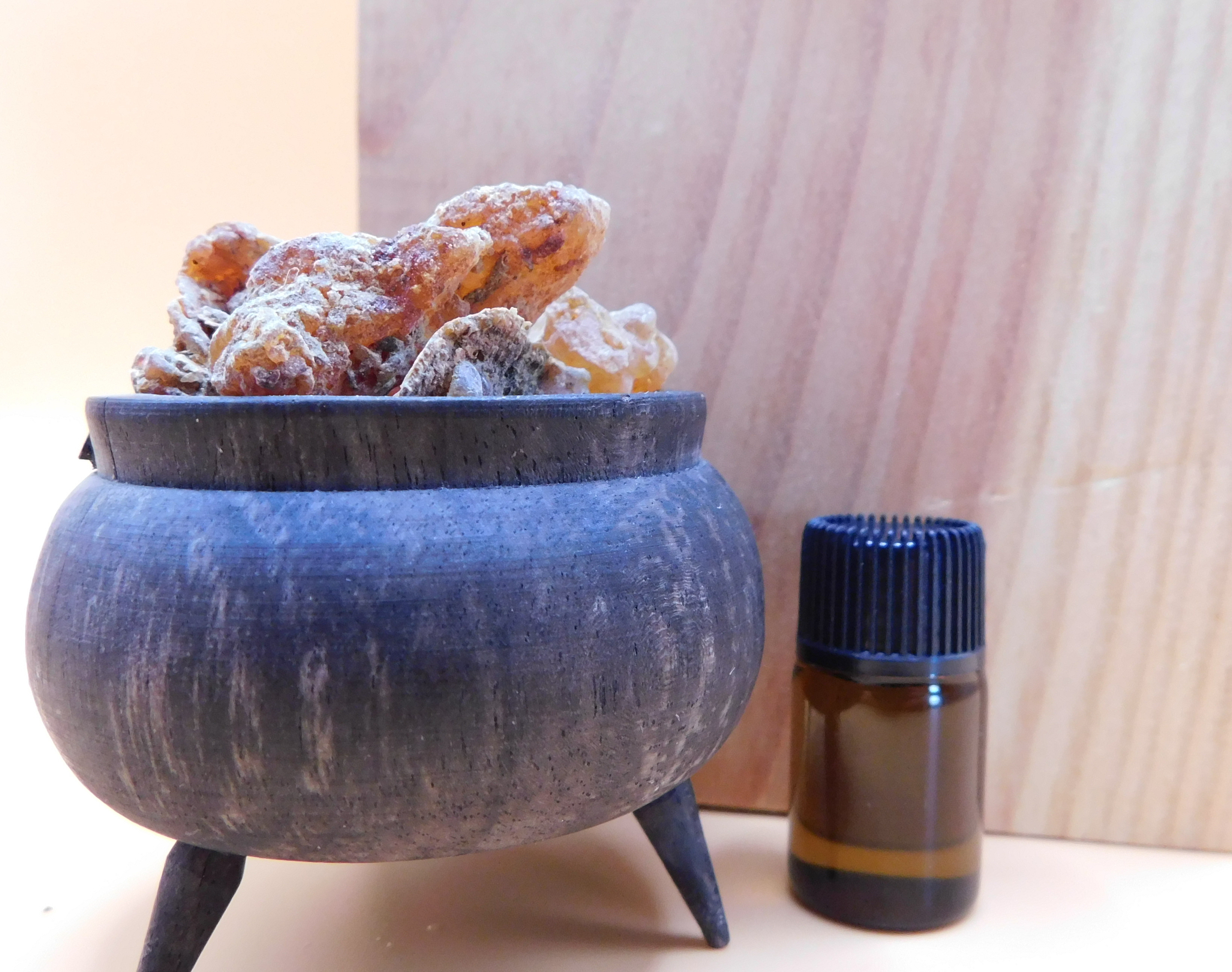 2ml sample vail Kaneh-bosm Propolis Healing Oil beside small cauldron