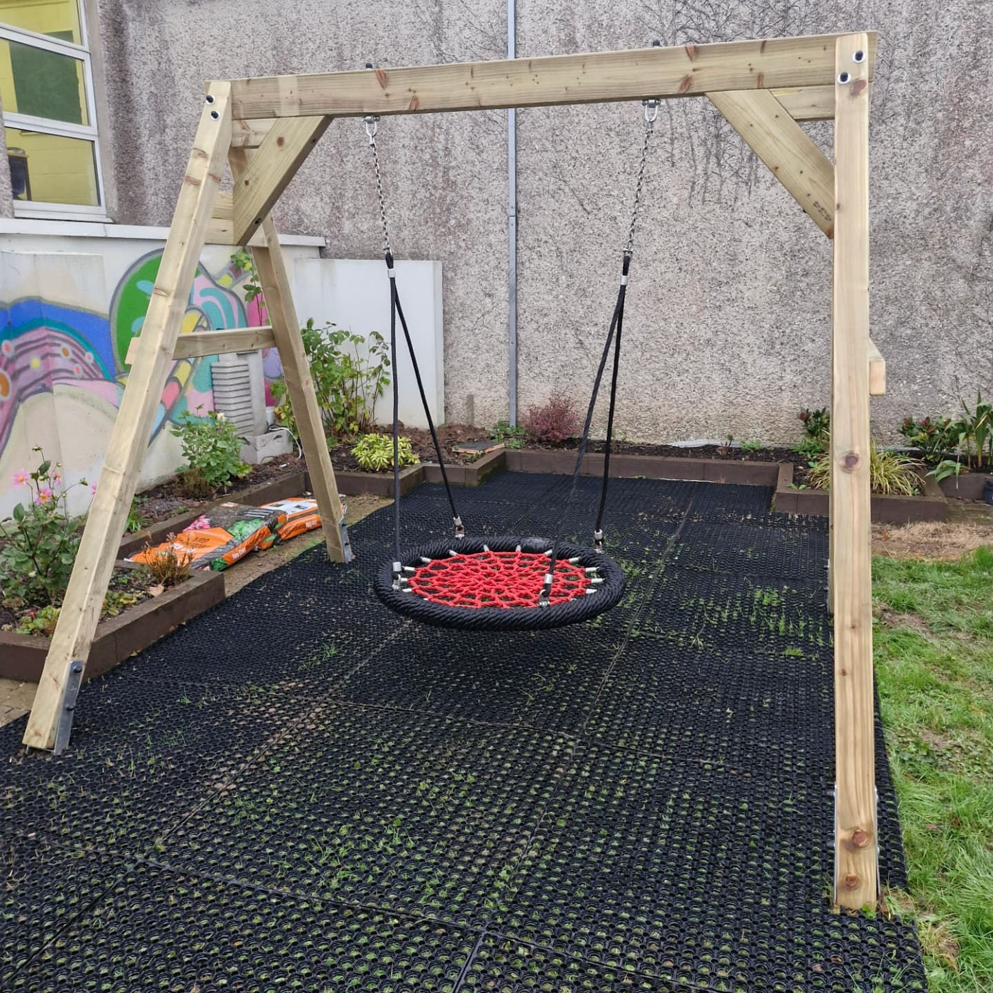 Heavy duty swing frame with commercial nest swing seat