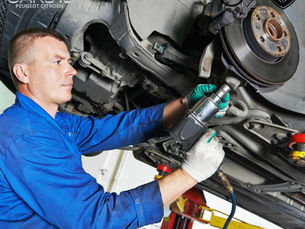 Véhicule utilitaire en maintenance adaptée à un usage professionnel intensif