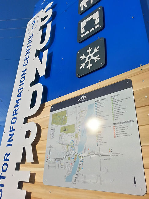 Photo of the Visitor Information Centre and Chamber Headquarters outdoor information sign.