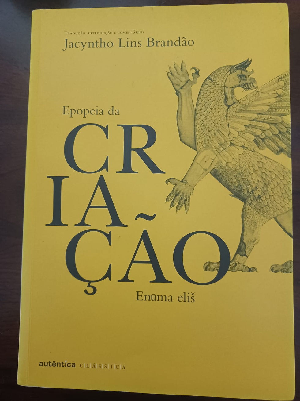 Capa da edição brasileira da Epopeia da Criação, de 2022.