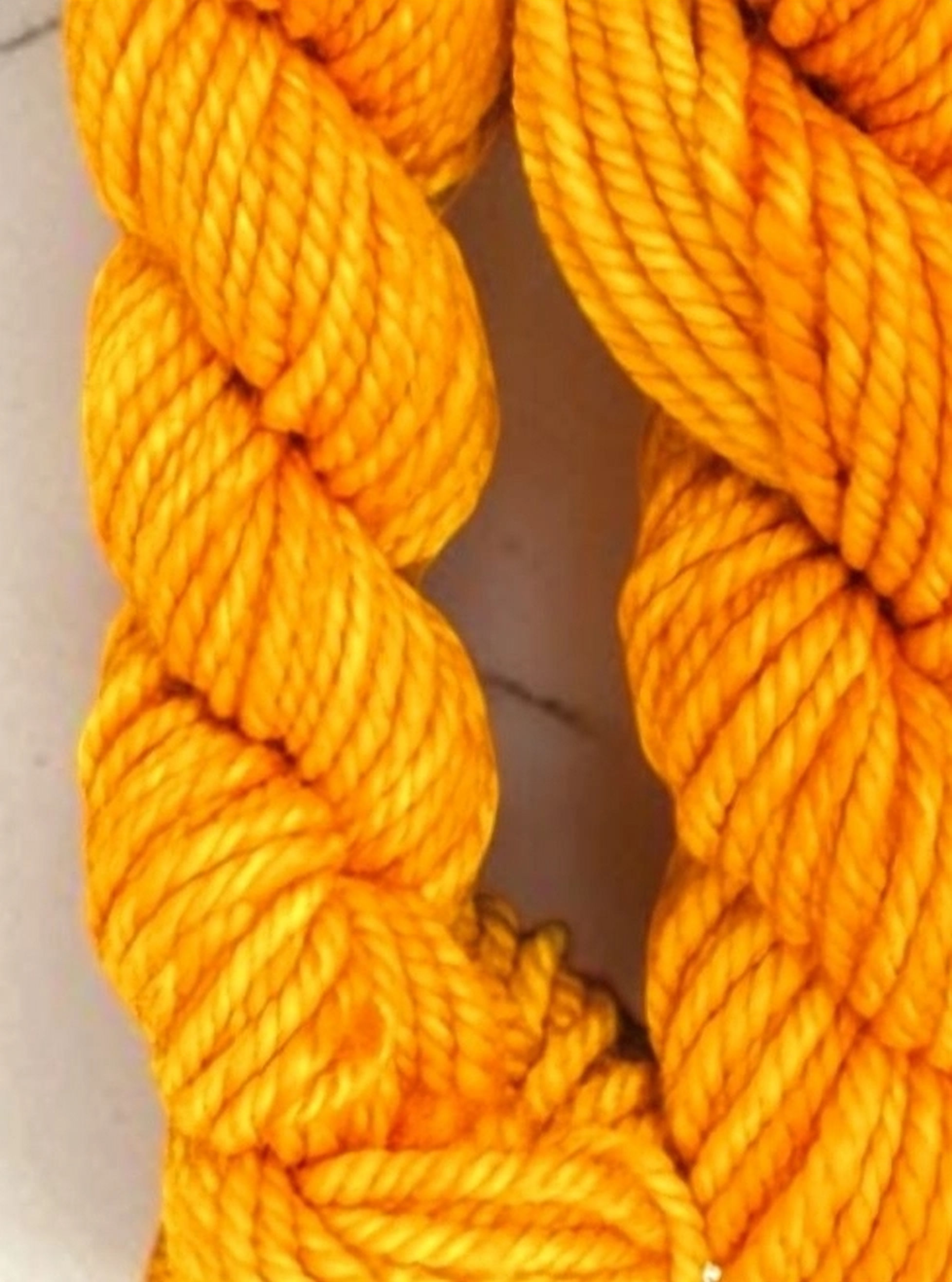 AMBROSIA 10-12 MESH 28 YRDS 100% WOOL INDIE