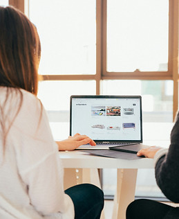 virtual assistant working with her client