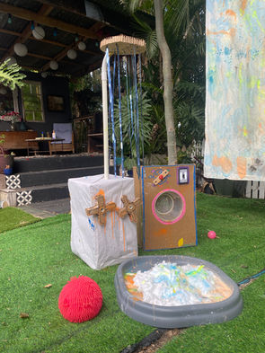 cardboard shower and washing machine was part of creating themed installations for Lemontree Kids activities is so much fun we recycle cardboard boxes and party decorations to create unique props and decor for the toddlers at lemontree kids . The top thing you can do for kids in byron bay.