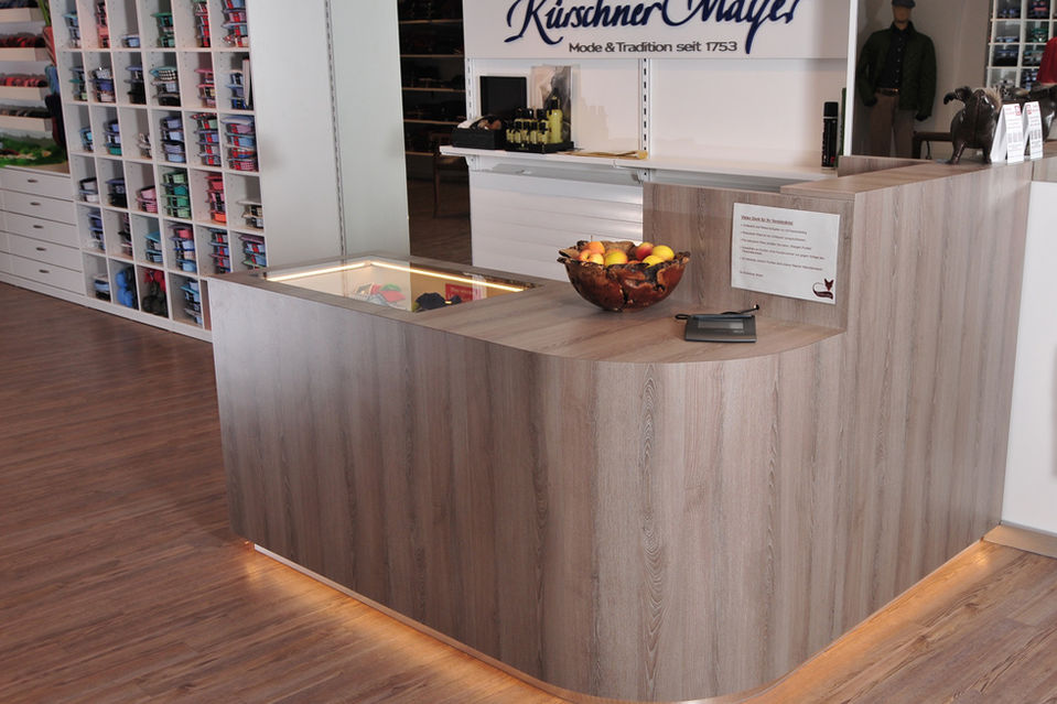 01-buhmann-verkaufstheken-bekleidung.jpg