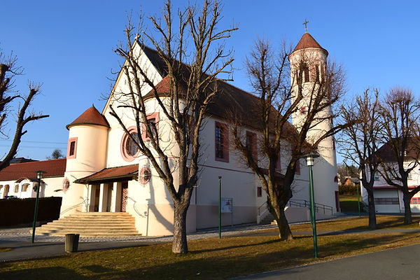 Kirche Hl. Josef Güttebach Pinkovac von der Straße betrachtet