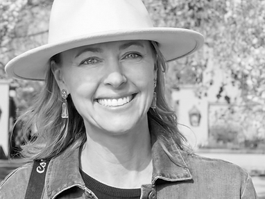 Lindsay Wood Bio Pic_edited_edited_edite