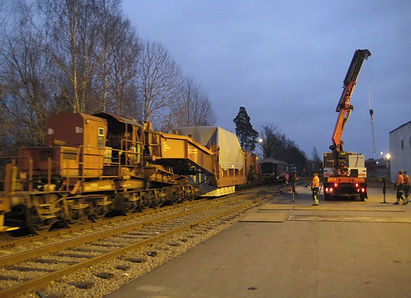 Hur lanserar man 190 en tons transformator från järnvägsvagn till trailer? 