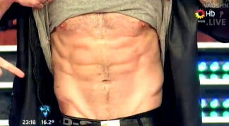 Luciano Castro y sus abdominales