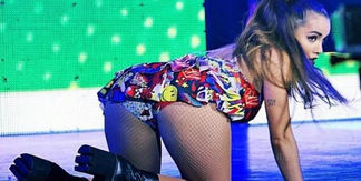 La foto hot de Lali Espósito sobre el escenario